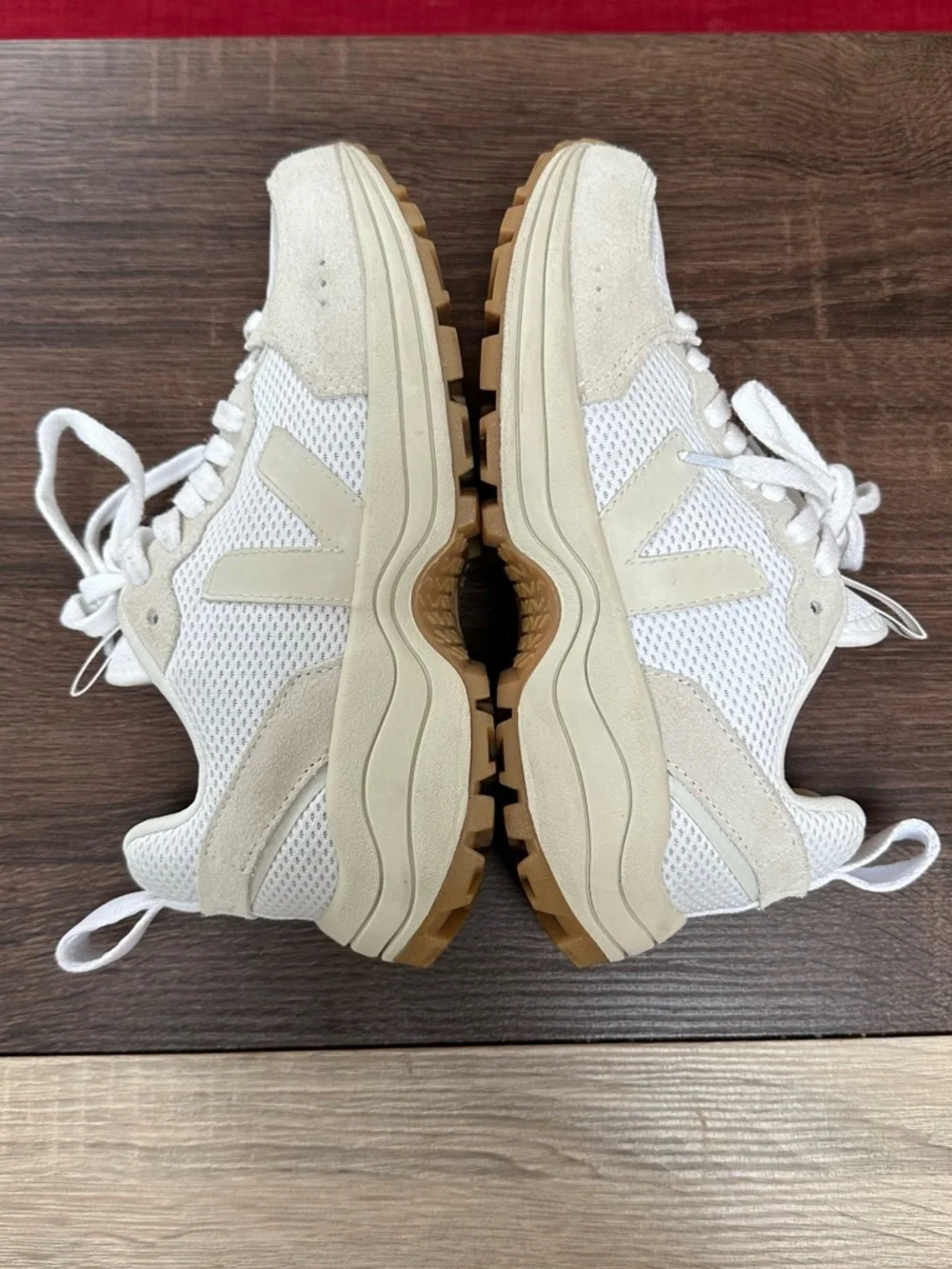 Veja Venturi Sneakers size 6 - Picture 4 of 10